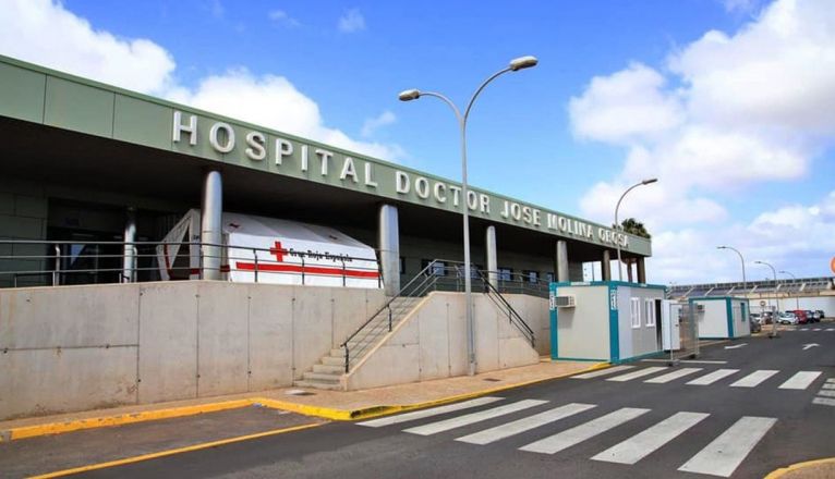 Carpa de Cruz Roja en el Hospital Molina Orosa