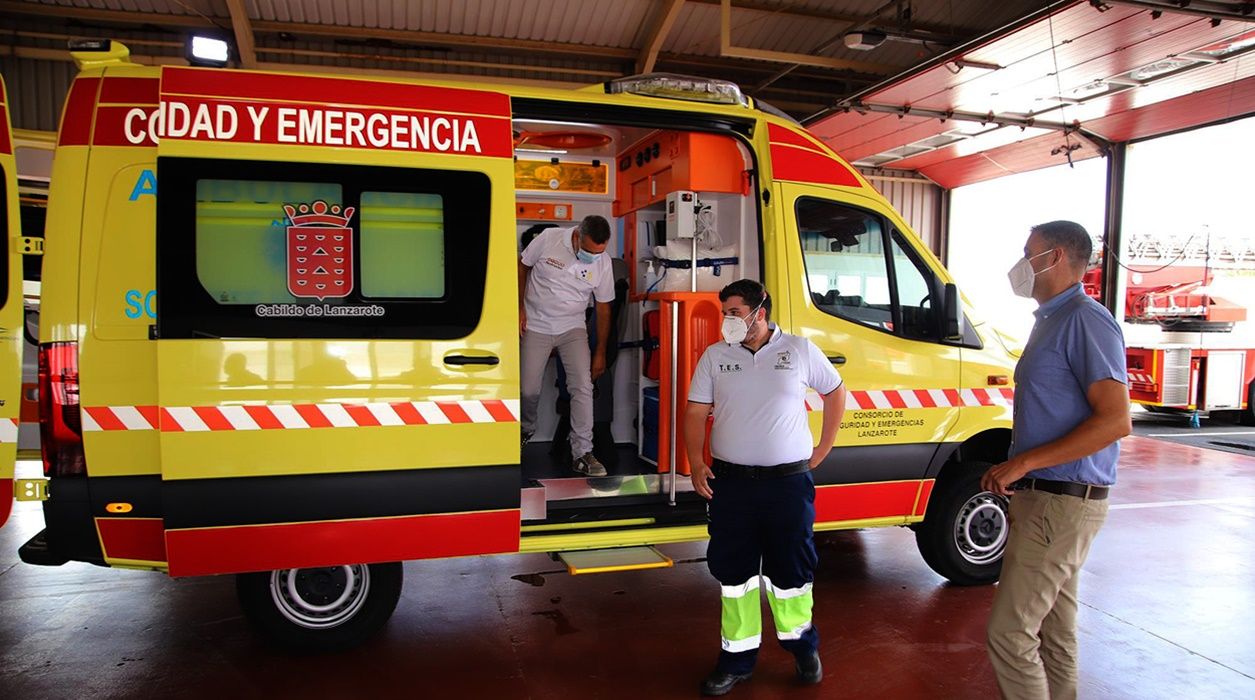 Ambulancia del Consorcio de Emergencias para servicios de la Covid 19. Fotos: Sergio Betancort