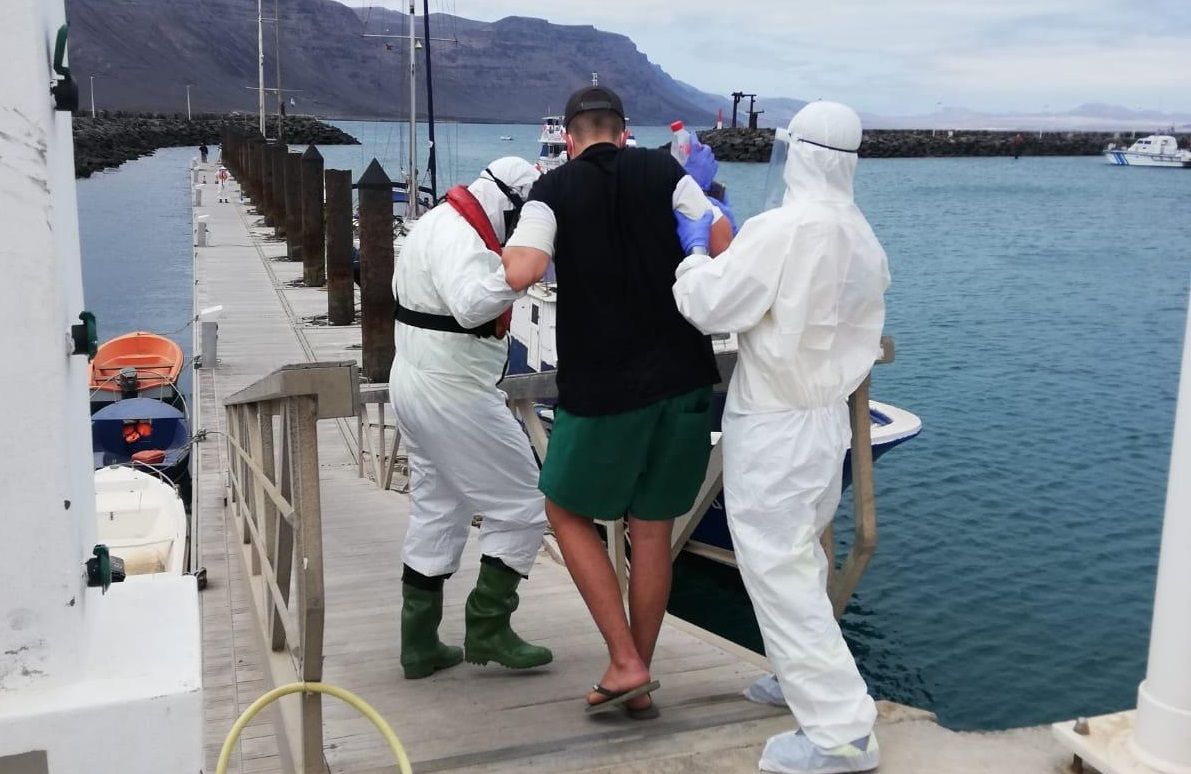 Evacuación de un joven en La Graciosa por sospecha de coronavirus