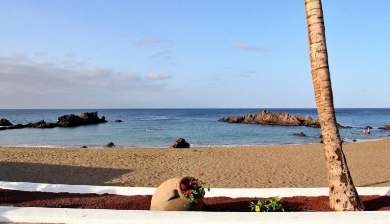 Trabajos de acondicionamiento y embellecimiento de Playa Chica Trabajos de acondicionamiento y embellecimiento de Playa Chica