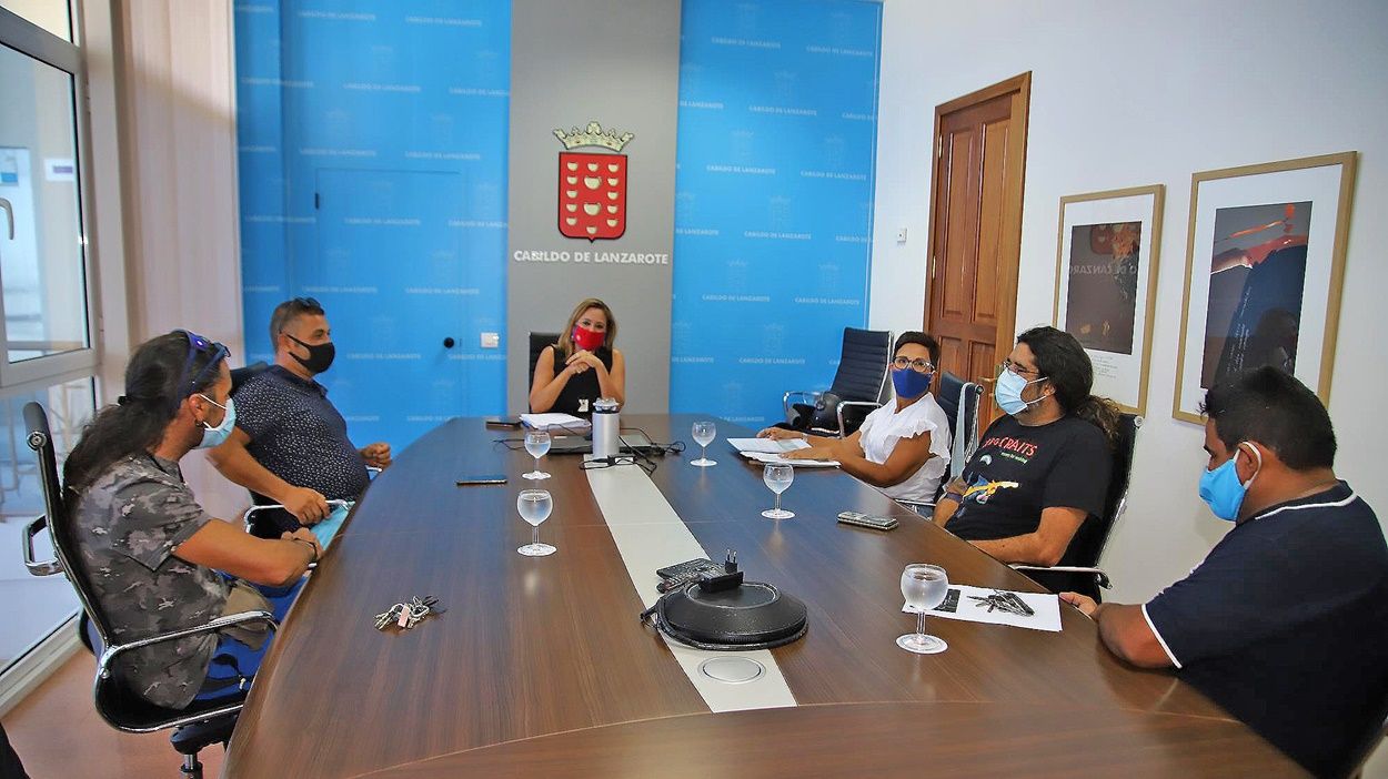 Reunión de la presidenta del Cabildo con la Asociación de Caravanistas El Burgao