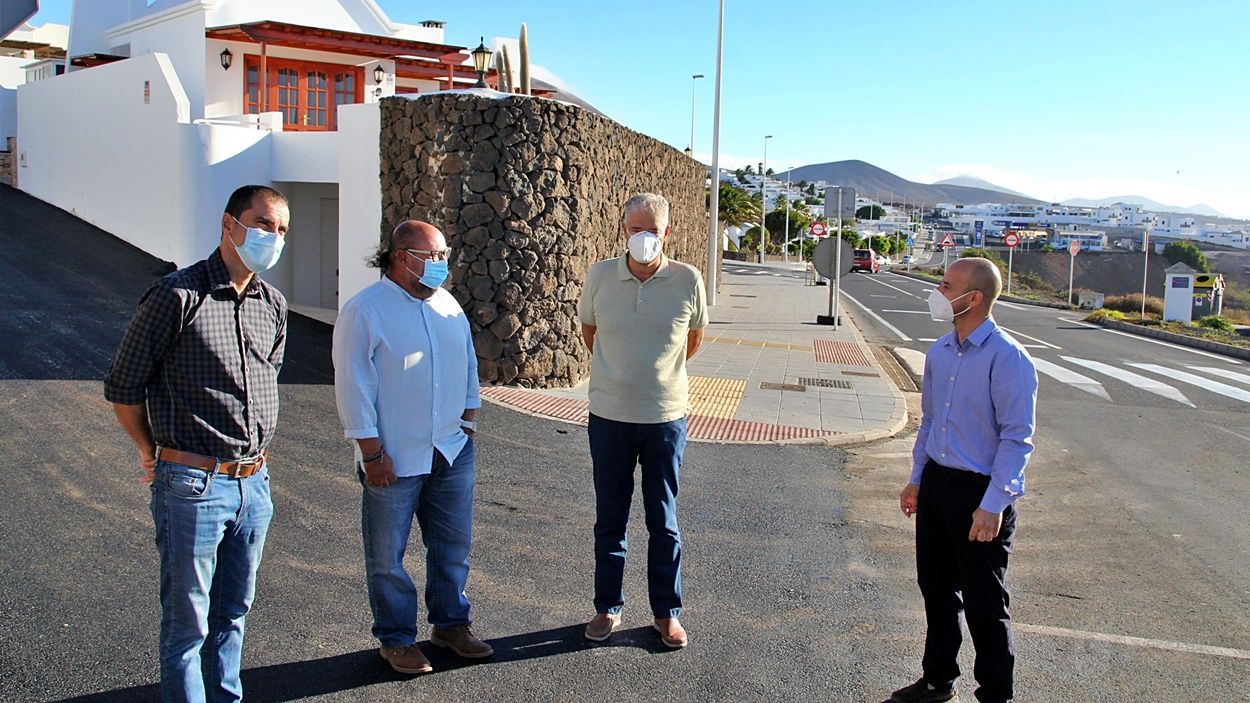 El alcalde de Tías, junto a ediles del grupo de gobierno, visitando las obras