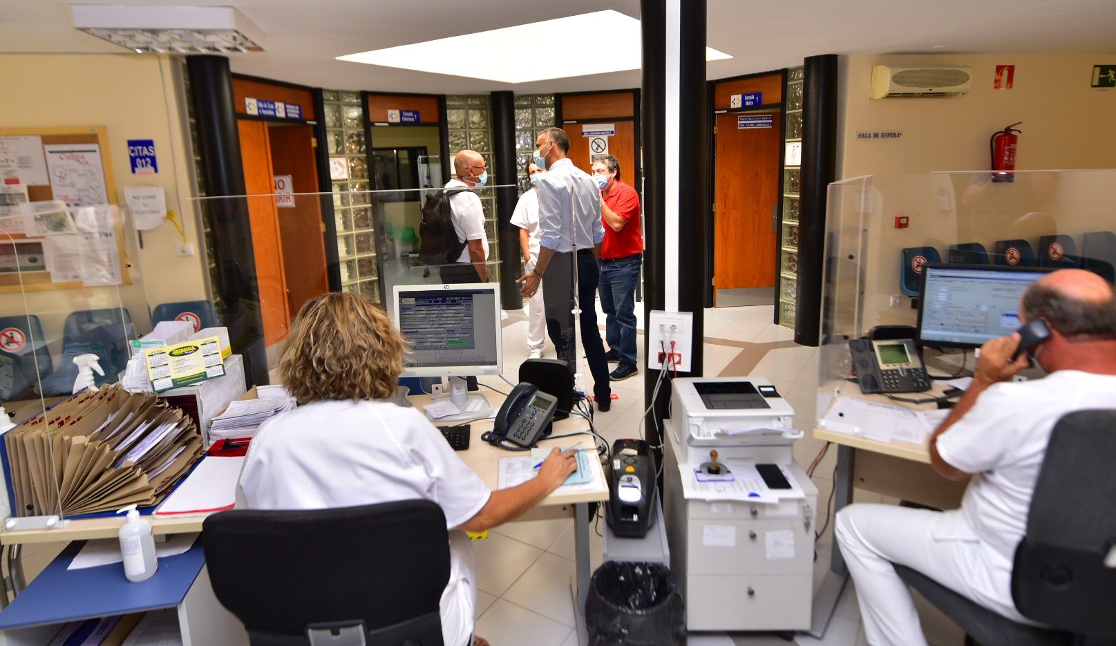 Representantes del Ayuntamiento y de Sanidad visitan el Consultorio de Playa Honda