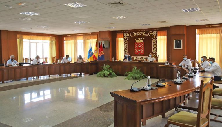 Reunión del presidente del Gobierono de Canarias con la presidenta del Cabildo y alcaldes