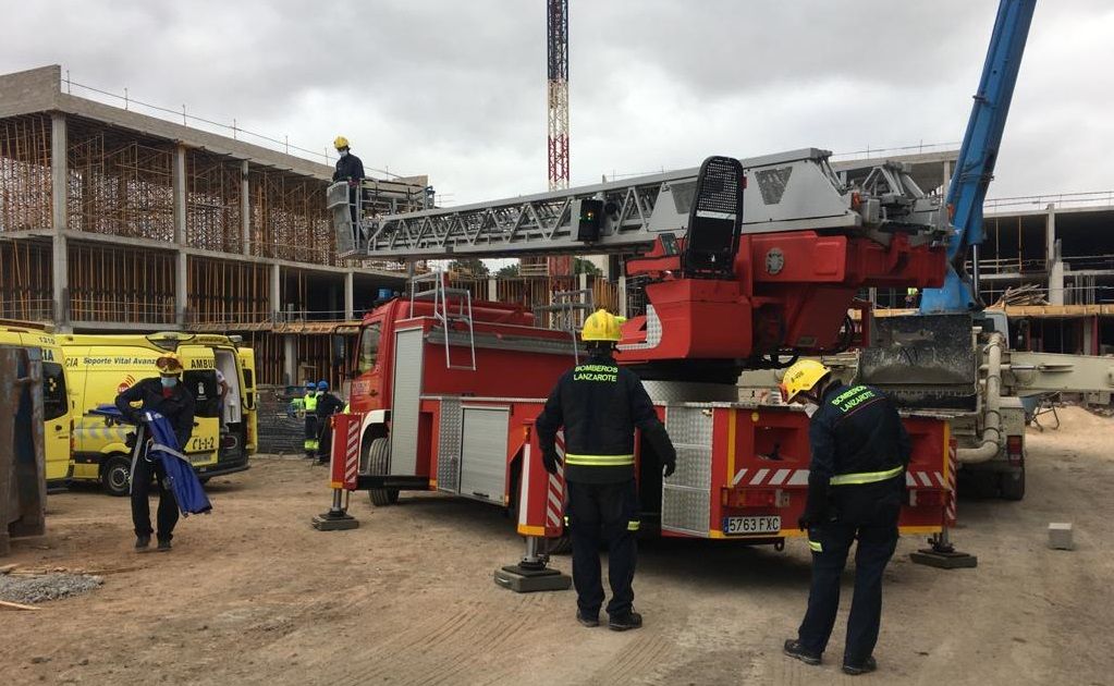 Herido un trabajador al precipitarse en