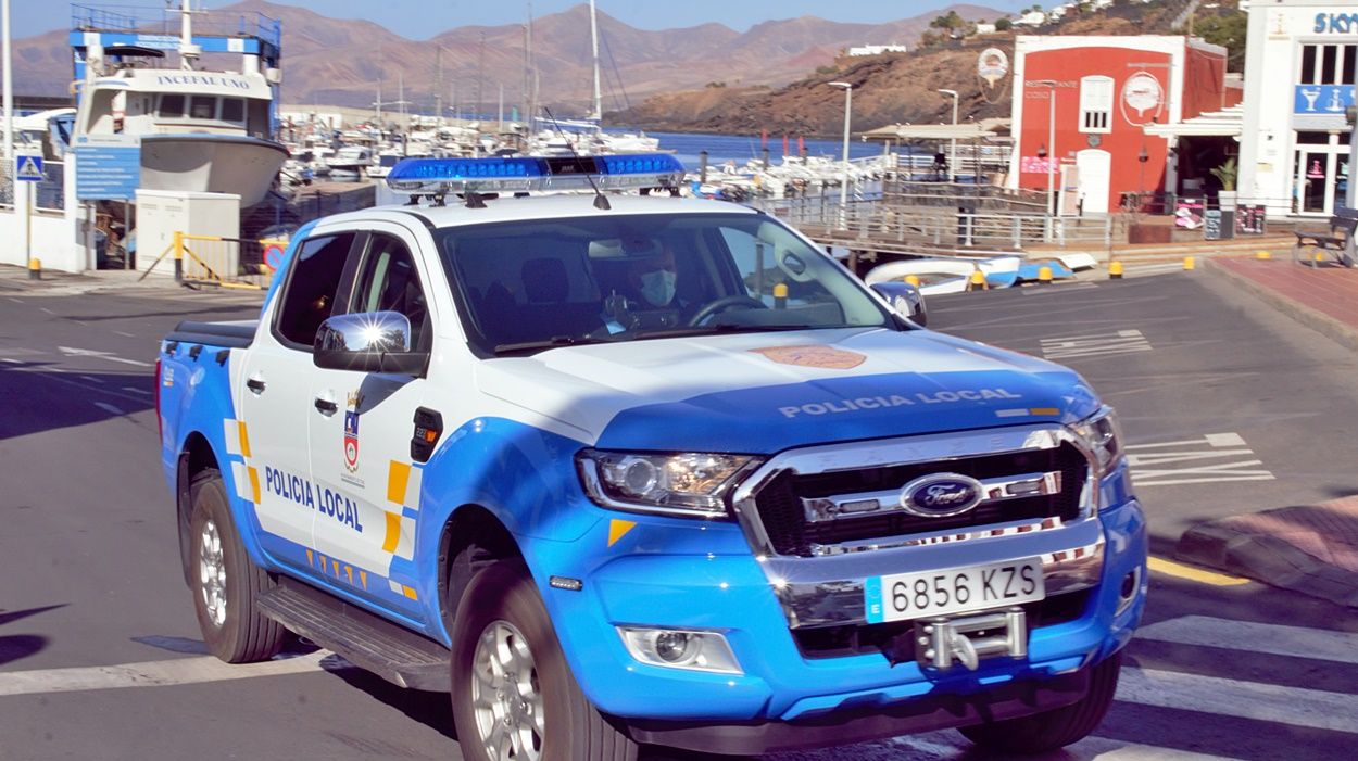 Policía Local de Tías patrullando por Puerto del Carmen