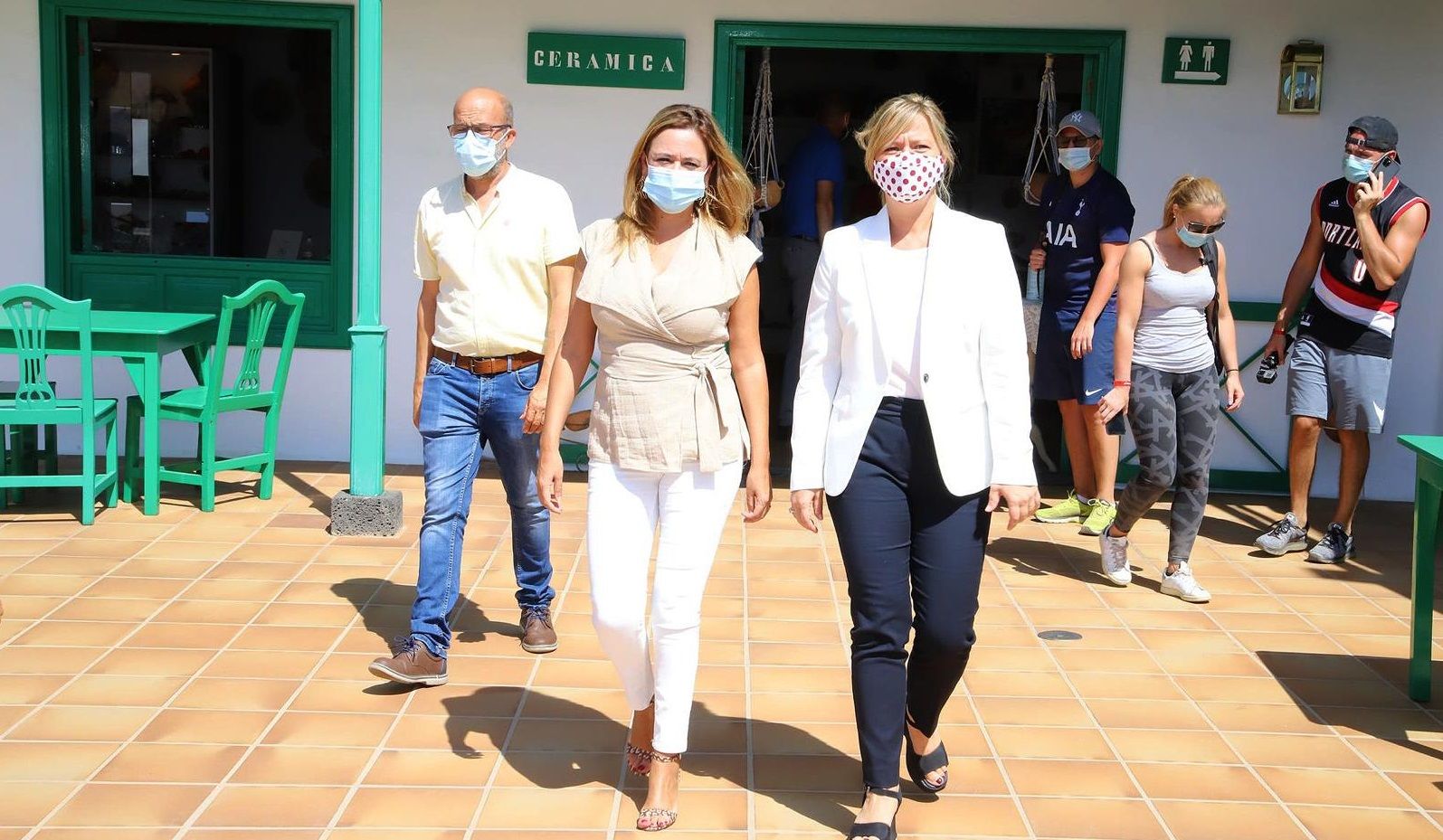 La presidenta de Patrimonio Nacional, durante su visita a Lanzarote junto a la presidenta del Cabildo