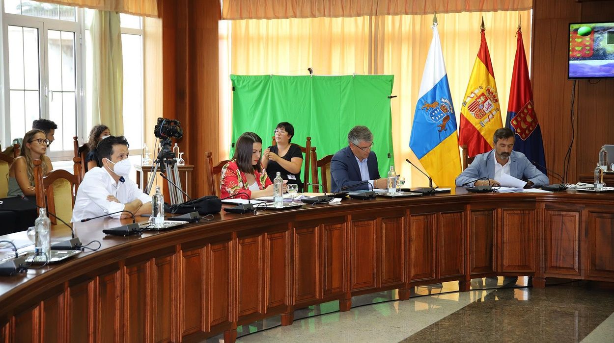 Los consejeros de CC durante un pleno del Cabildo