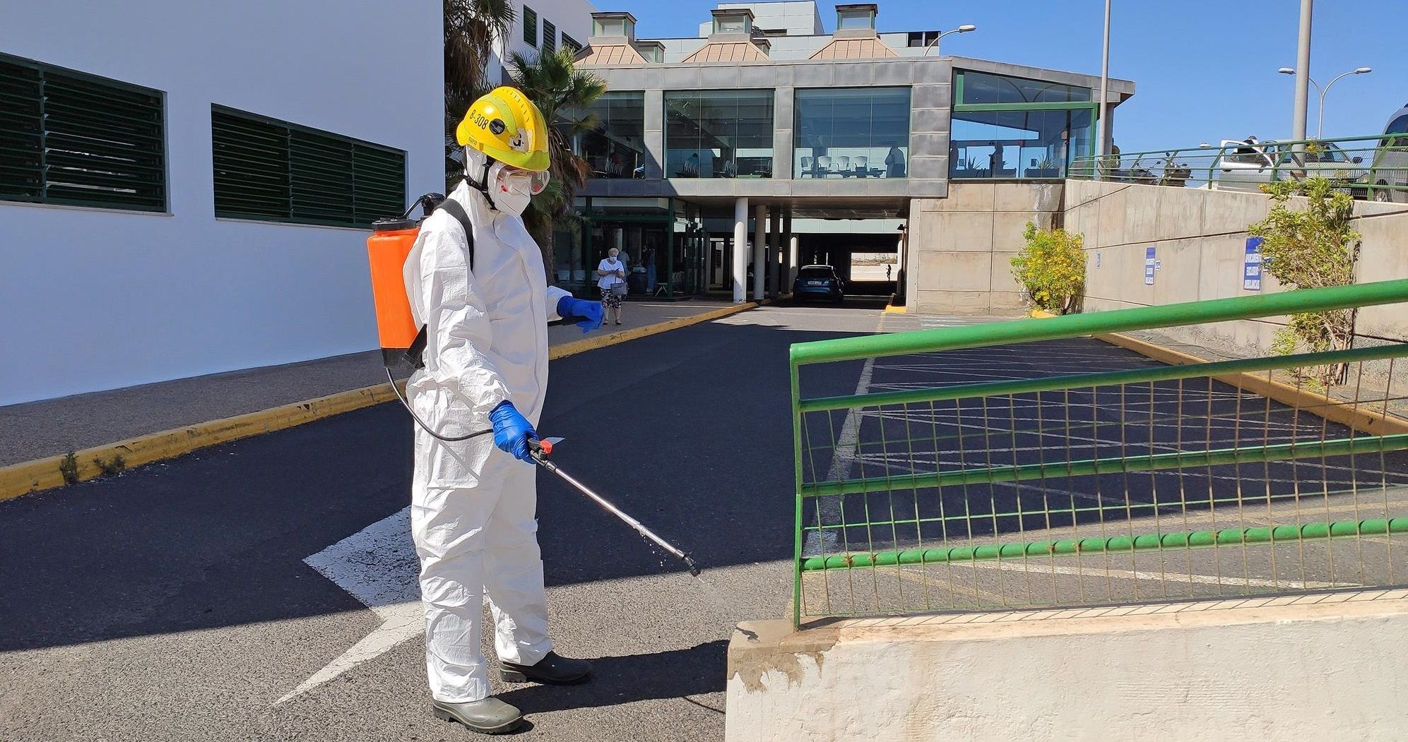 Desinfección en el Hospital de Lanzarote por la crisis del coronavirus