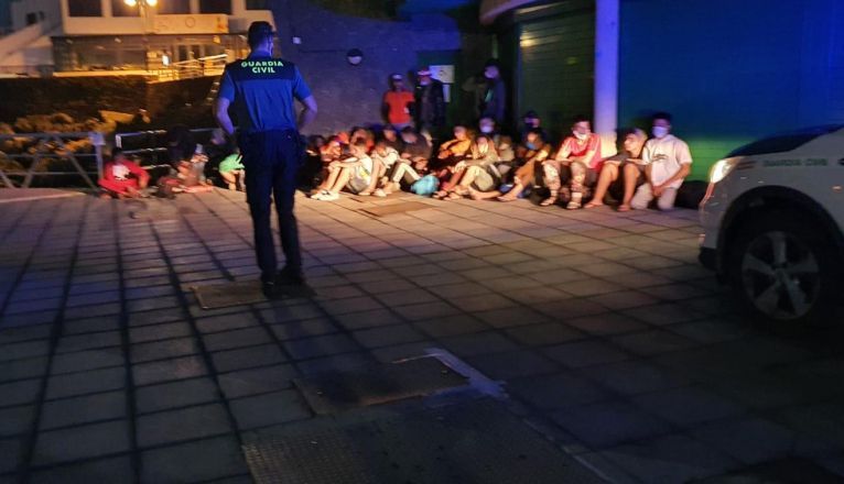 Dispositivo de asistencia a los inmigrantes llegados en patera a Órzola