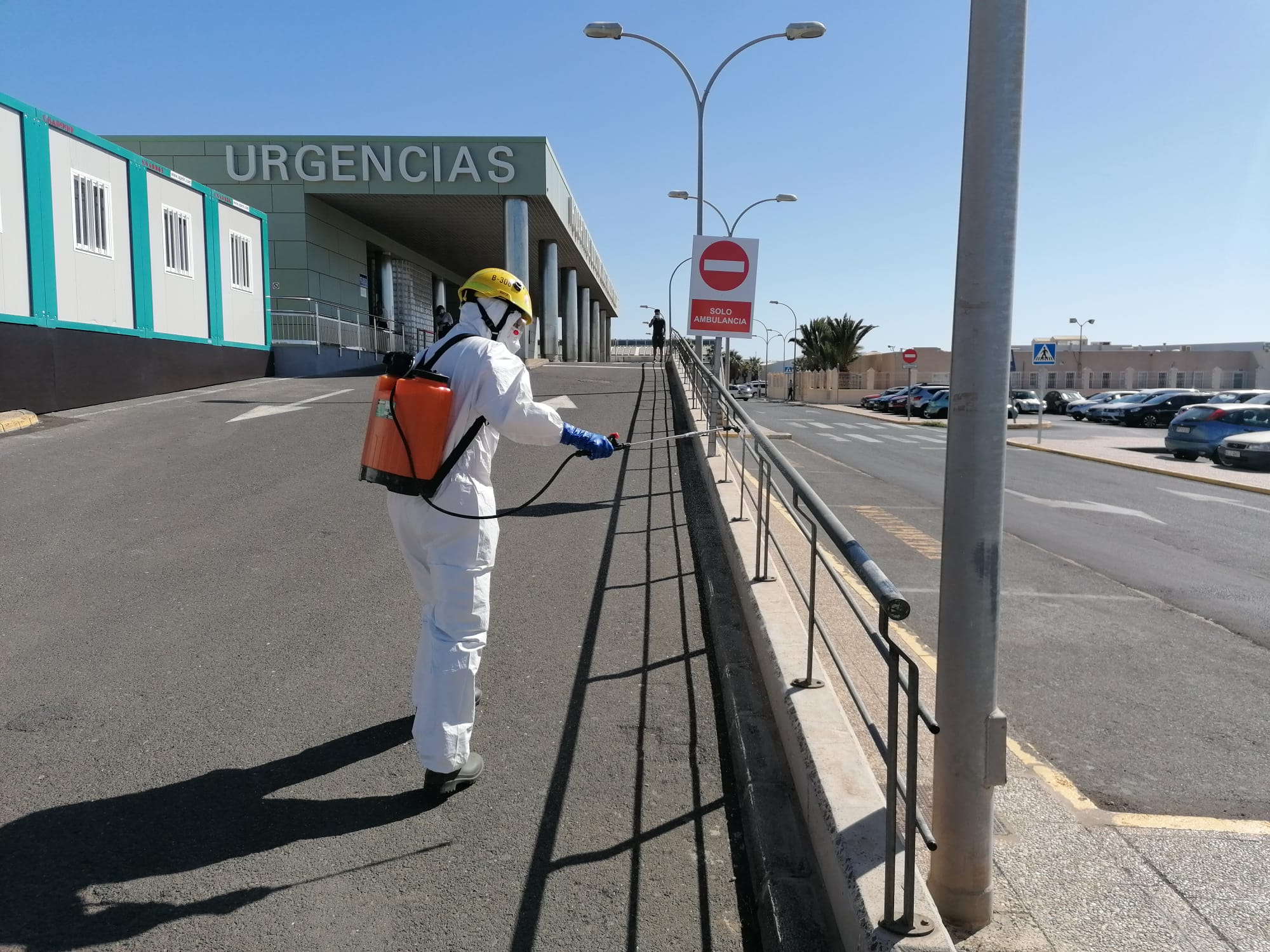 Desinfección en el Hospital Molina Orosa durante la pandemia del coronavirus