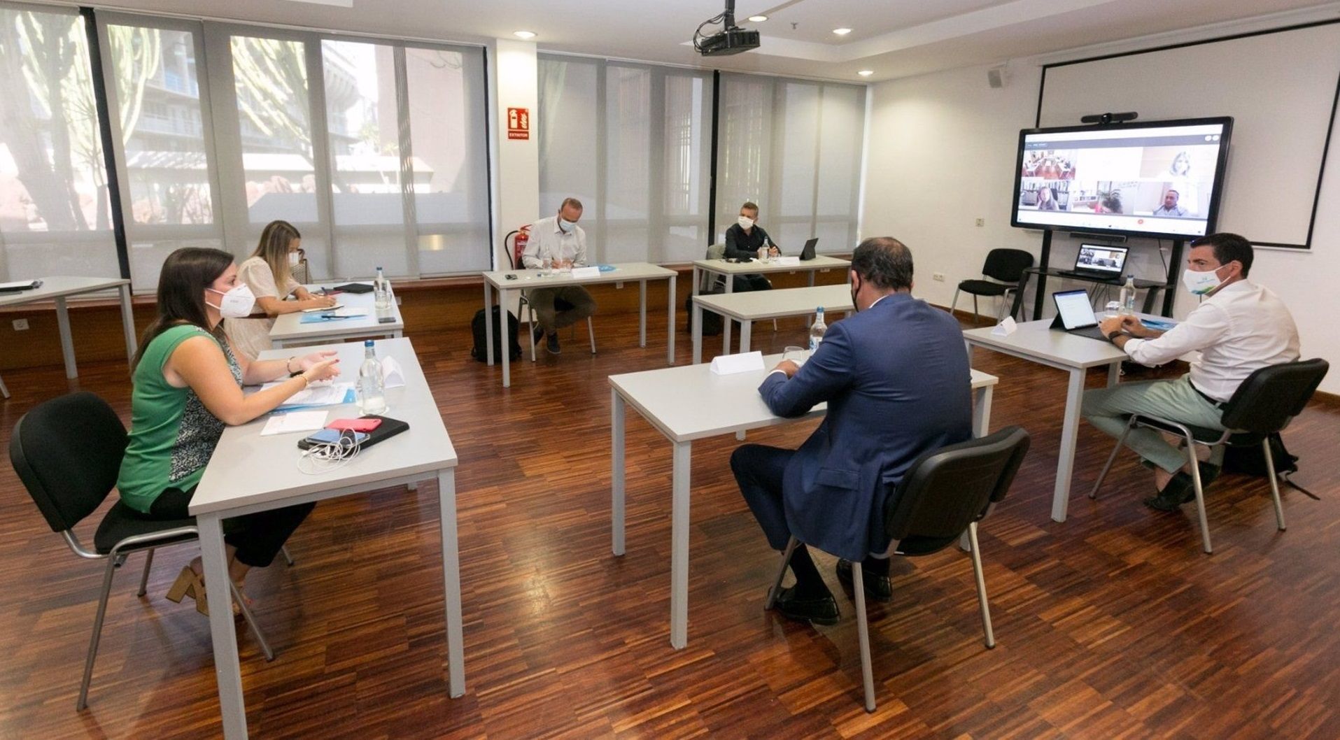 Reunión de la consejera de Turismo de Canarias con los representantes de los cabildos