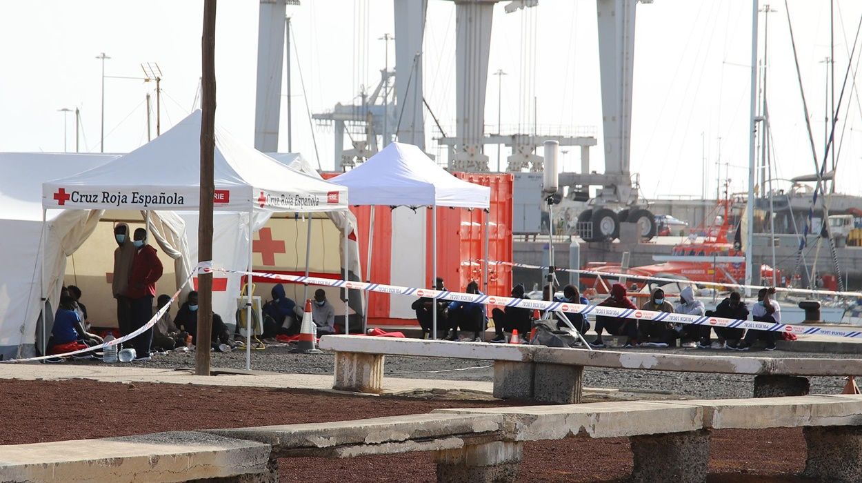 El delegado del Gobierno en Canarias dice que "en estos días" se conocerán decisiones sobre la crisis migratoria