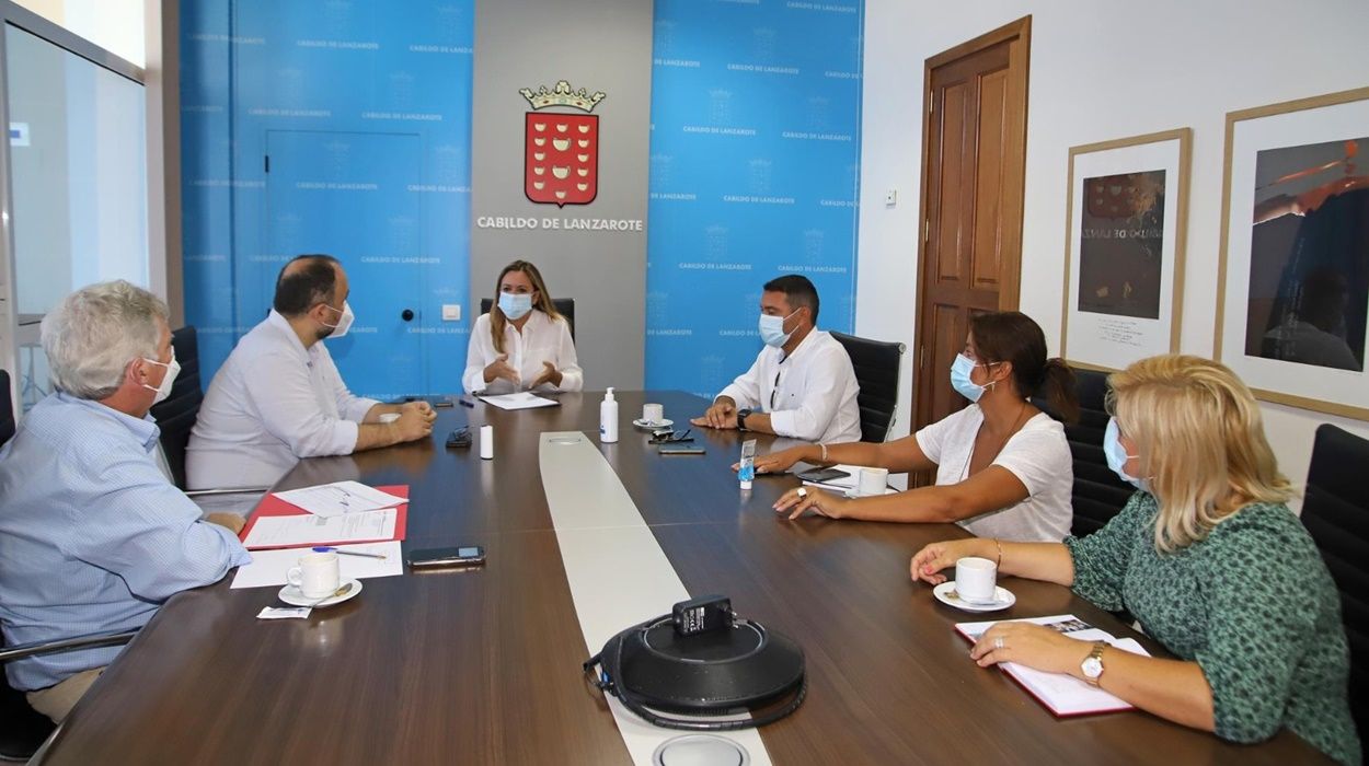 Reunión en el Cabildo con el consejero de Planificación Territorial