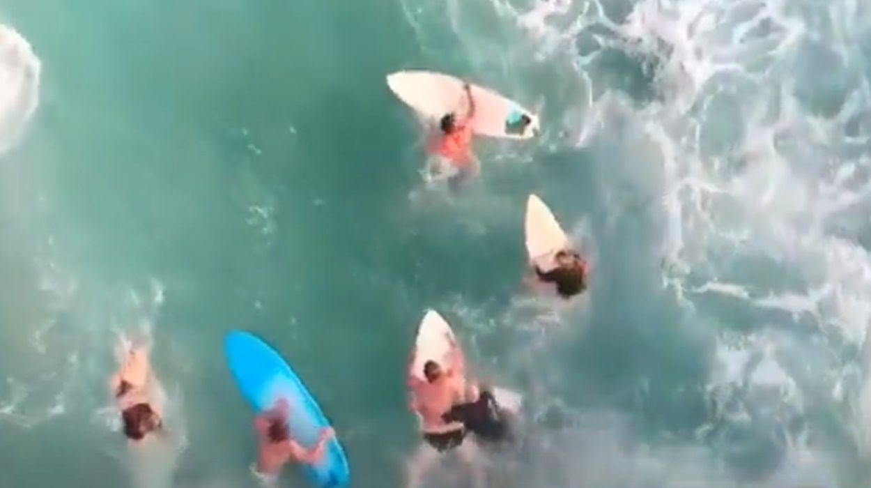 Rescate de un bañista en la playa de Famara
