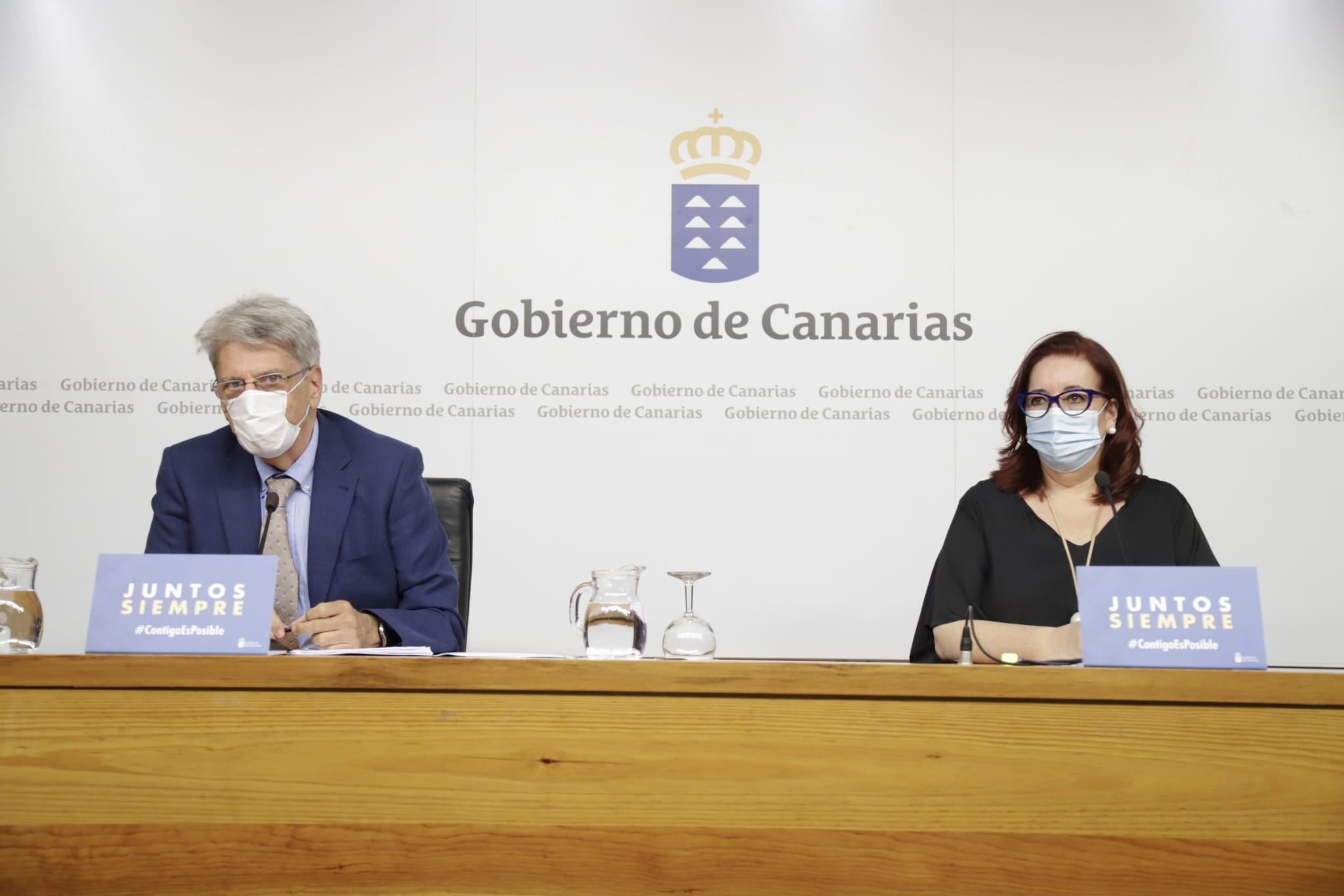 Rueda de prensa de Julio Pérez y Manuela Armas