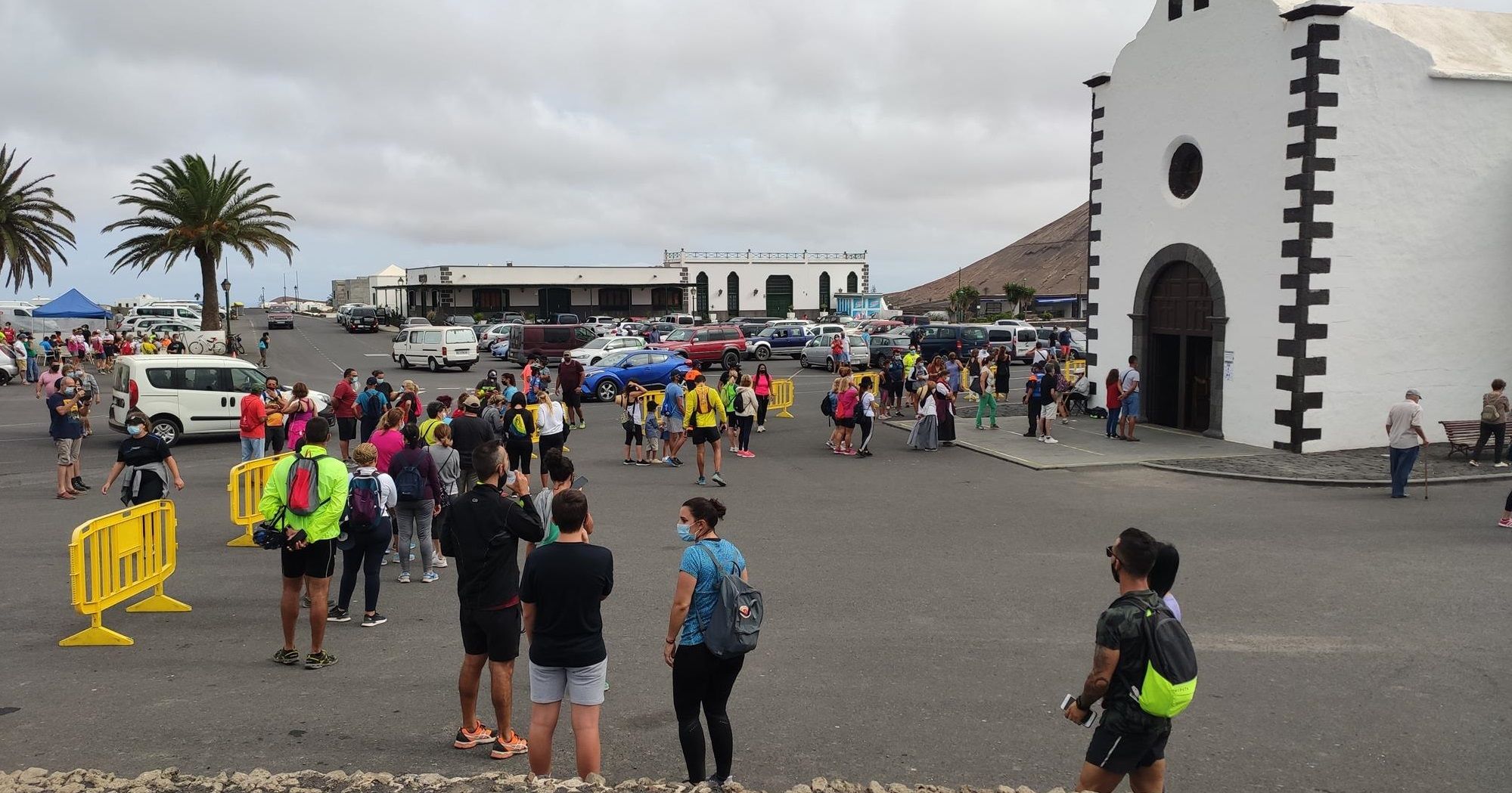 Colas para entrar este martes en la ermita de Los Dolores (FOTOS: Sergio Betancort)