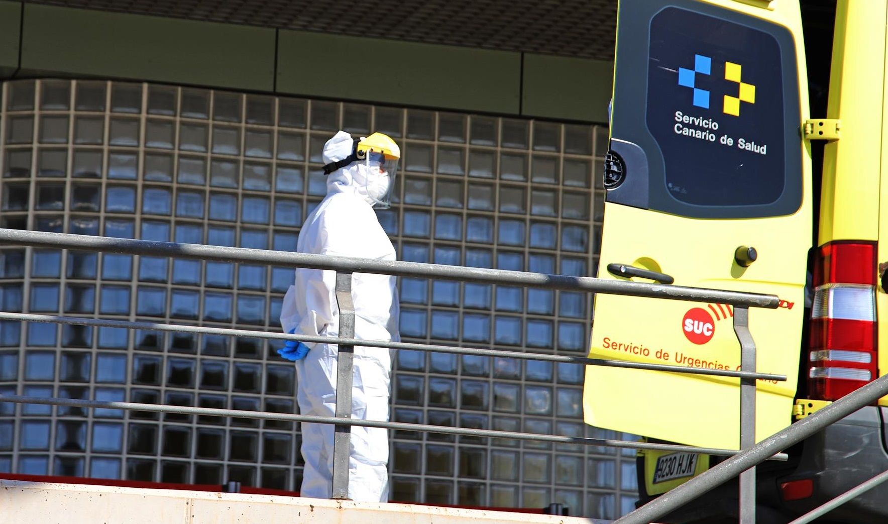 Una ambulancia en el Hospital Molina Orosa, durante la pandemia de Covid