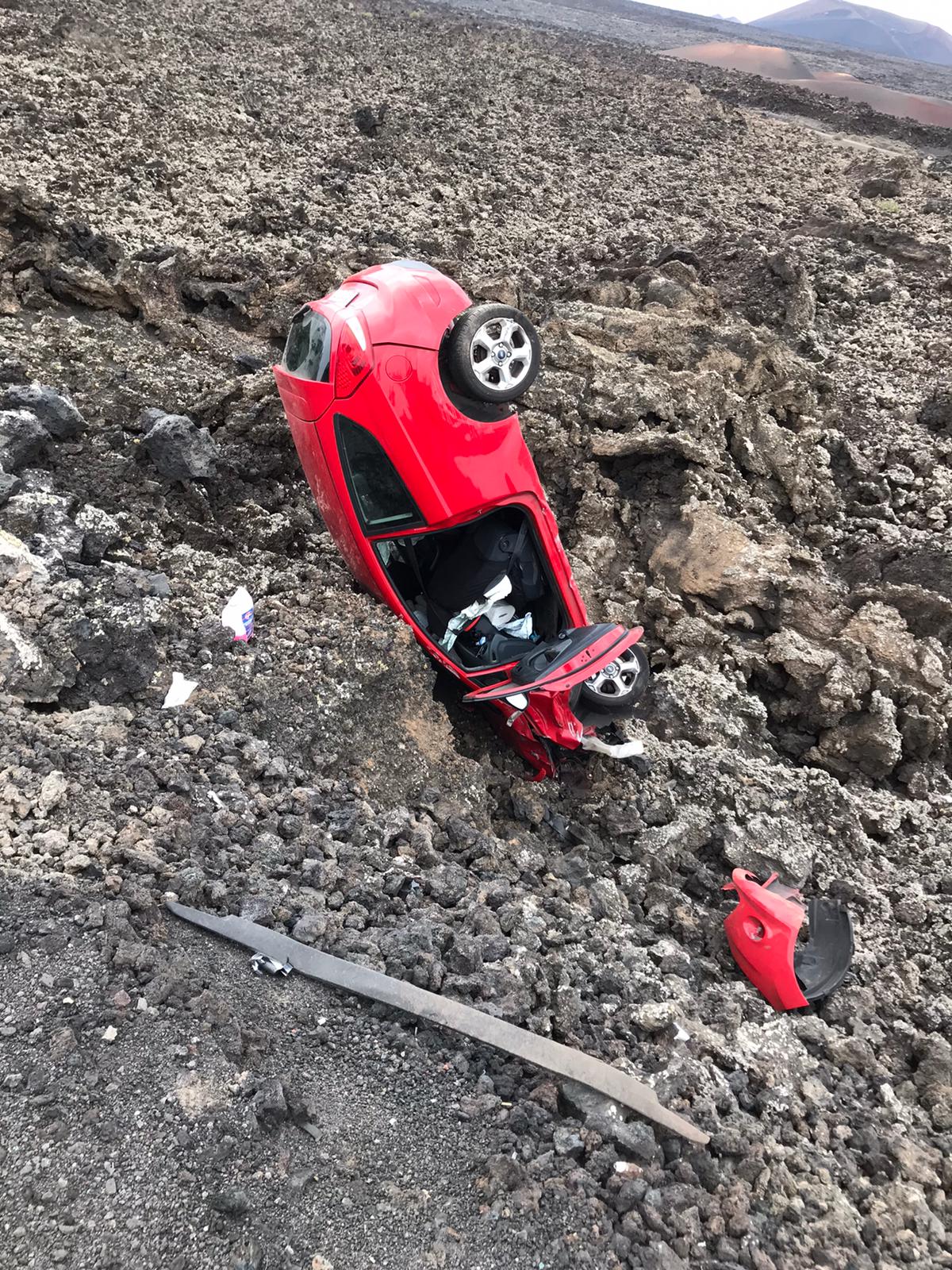 Accidente en la carretera cerca de las Montañas del Fuego