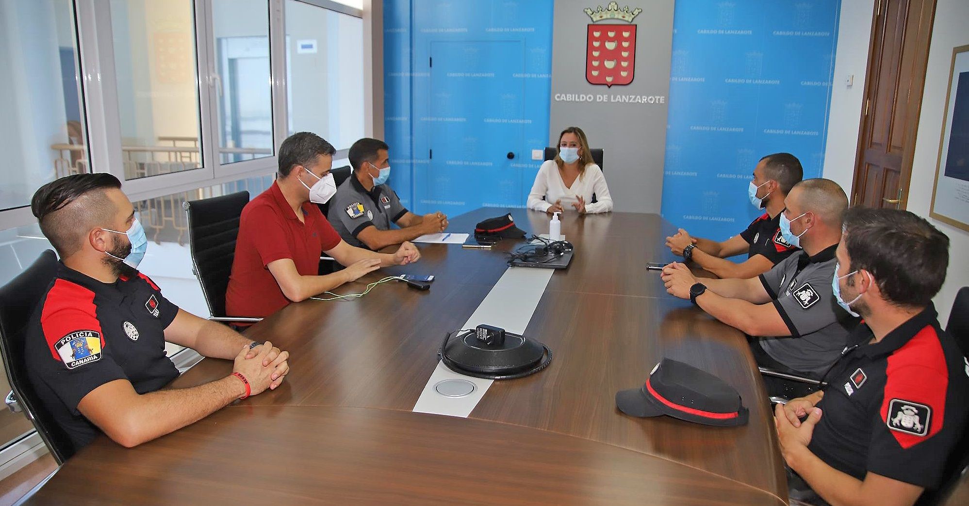 Reunión en el Cabildo con agentes de la Policía Autonómica Canaria