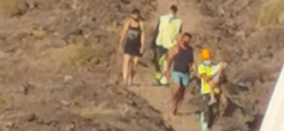 Rescatada una familia atrapada en el camino conocido como "casa del agua" en Famara