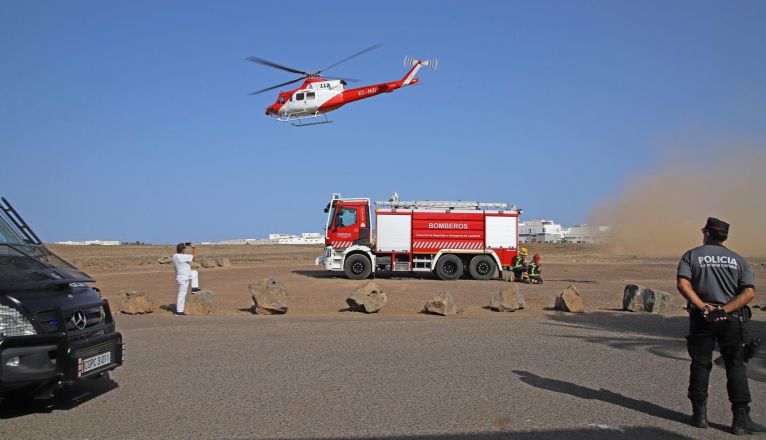 Despegue del helicóptero que traslada las muestras de los colegios de Arrecife