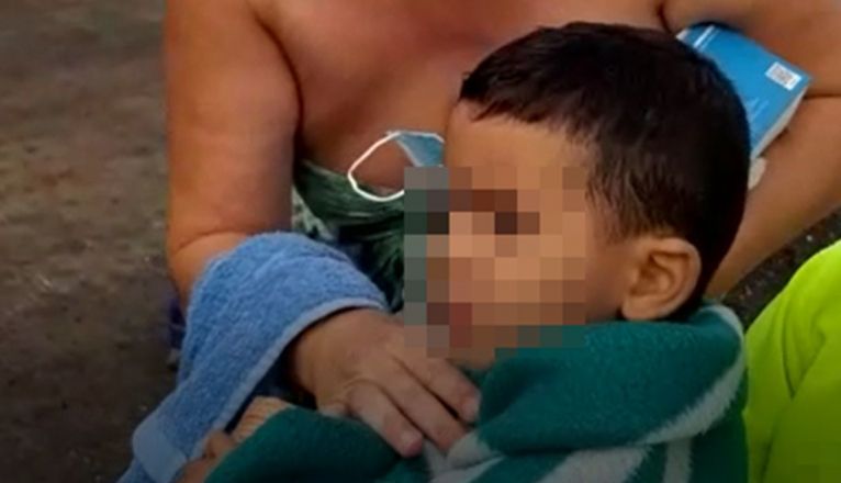 Niño llegado en la patera de Caleta de Caballo Niño llegado en la patera de Caleta de Caballo
