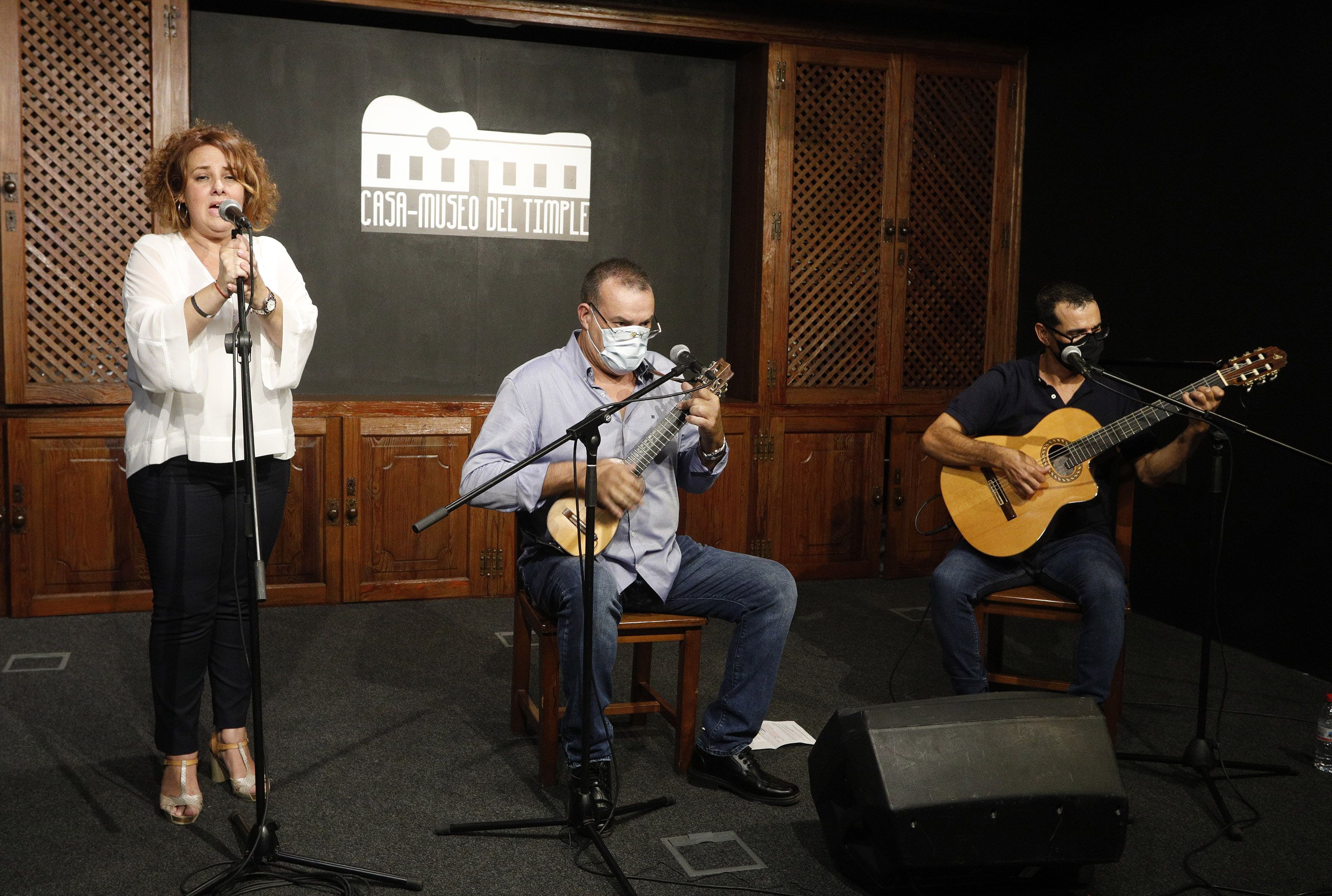 La Casa Museo del Timple acogió un concierto de Domingo Curbelo