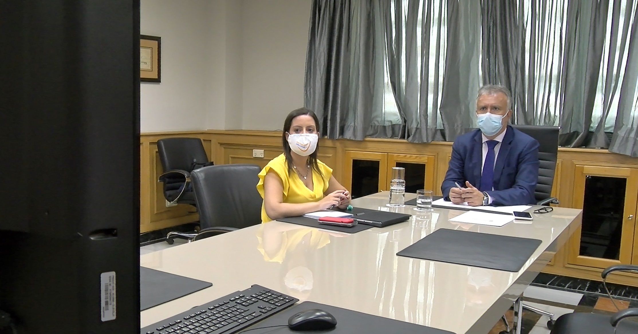 El presidente de Canarias, Ángel Víctor Torres, y la consejera de Turismo, Yaiza Castilla, durante una videoconferencia