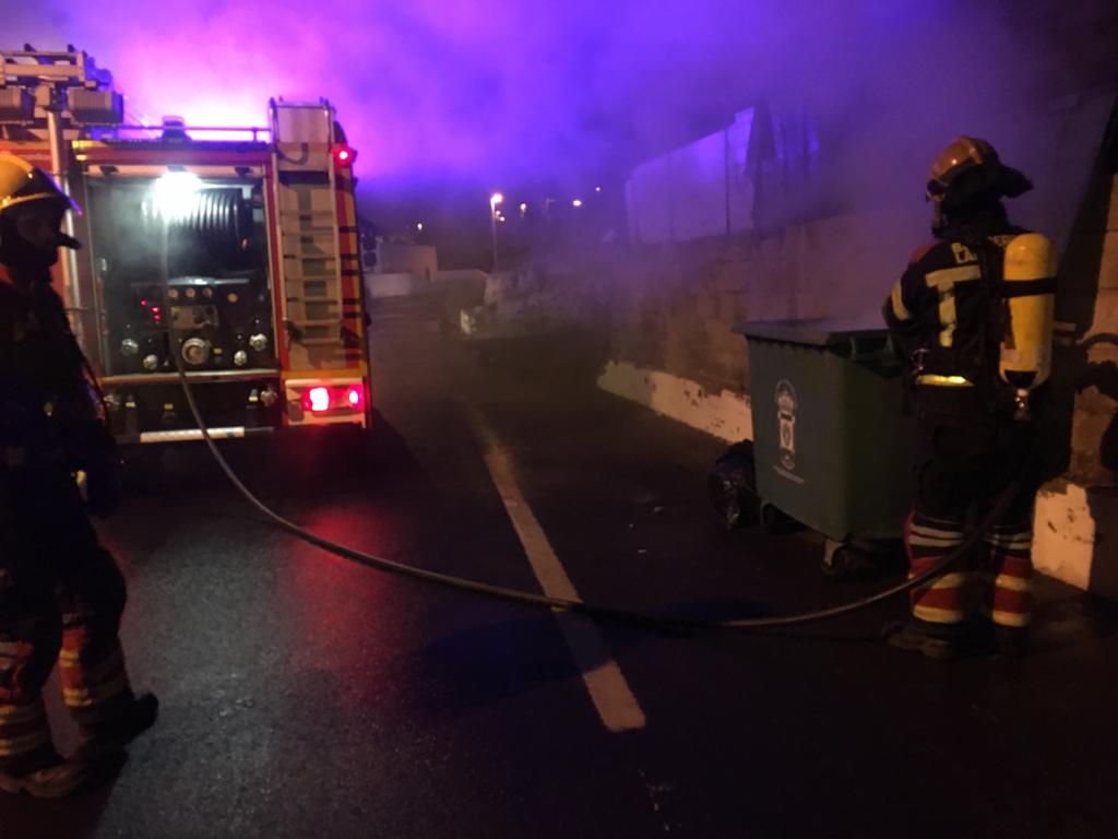 Arde de madrugada un contenedor en la calle Barranco de Güime