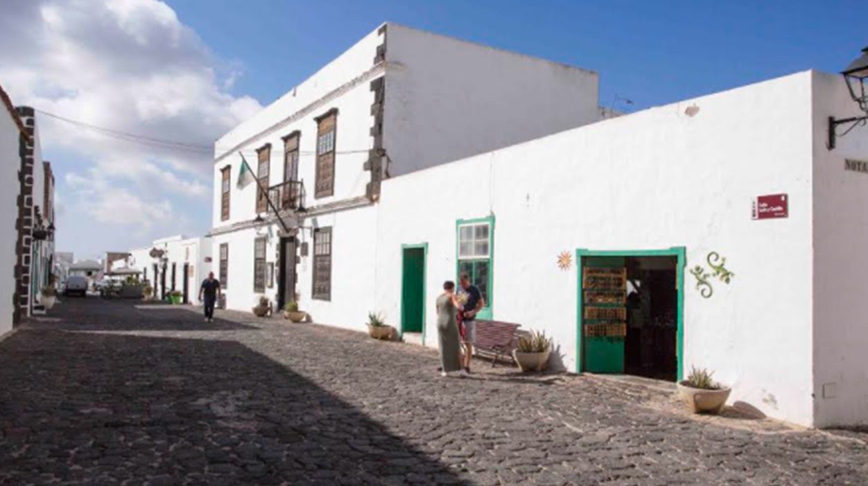 Calle León y Castillo de Teguise