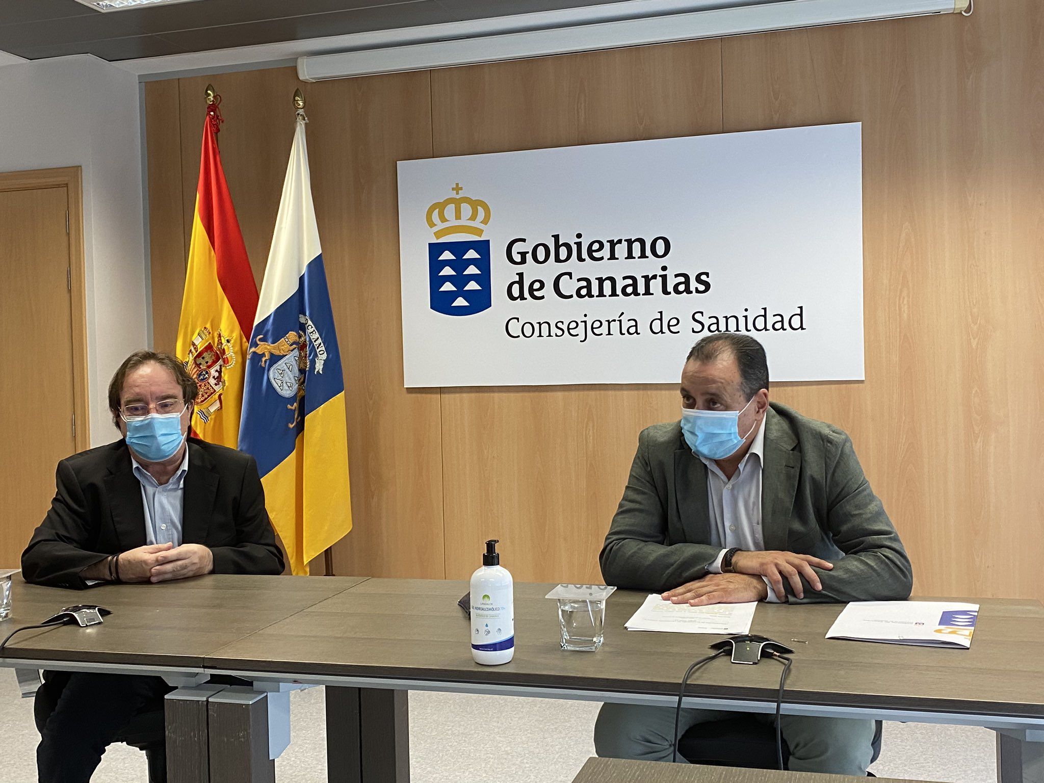 El jefe de Epidemiología, Amós García junto al consejero de Sanidad Blas Trujillo