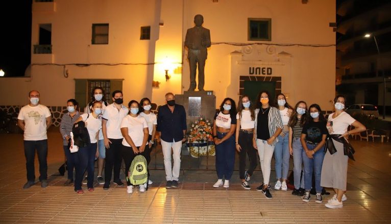 Alumnos del IES Blas Cabrera Felipe en el homenaje al científico Alumnos del IES Blas Cabrera Felipe en el homenaje al científico