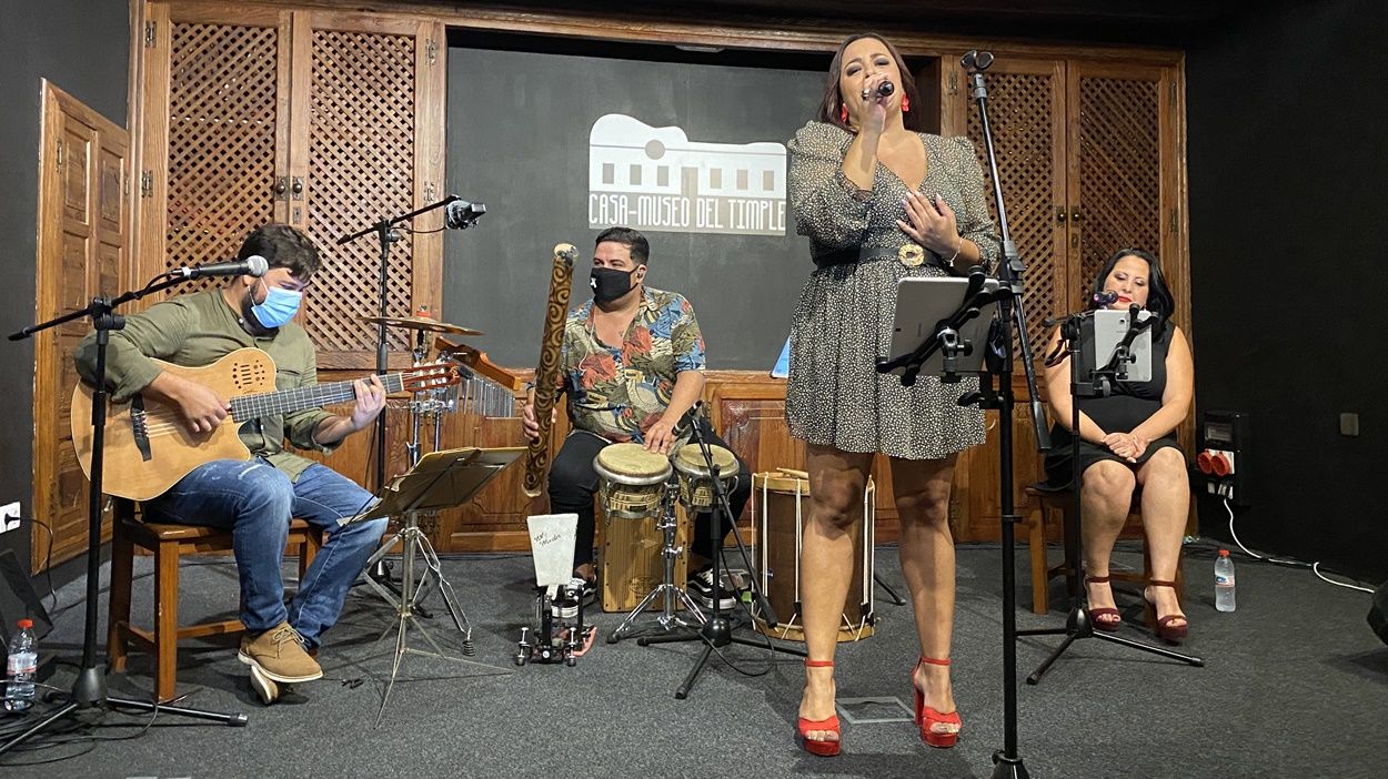 Concierto de Almudena Hernández en la Casa Museo del Timple