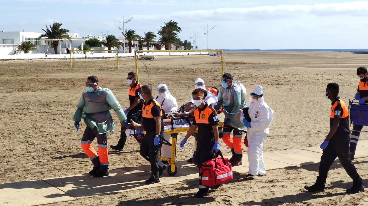 Simulacro de rescate en Playa Honda. Fotos: Sergio Betancort