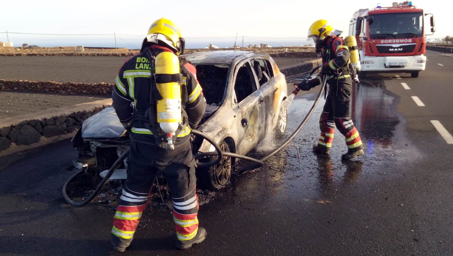 Coche ardiendo en Güime