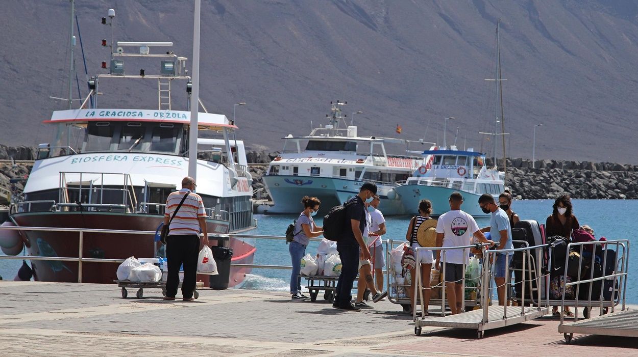 Turistas en La Graciosa durante el mes de octubre. Fotos: Sergio Betancort