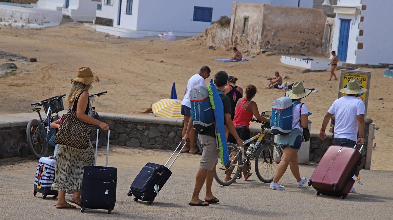 Turismo en La Graciosa en octubre pese a la crisis del coronavirus