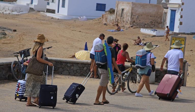 Turismo en La Graciosa en octubre pese a la crisis del coronavirus