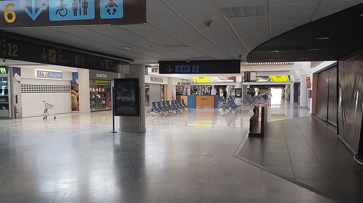 Zona de embarque del aeropuerto de Lanzarote durante la crisis del coronavirus