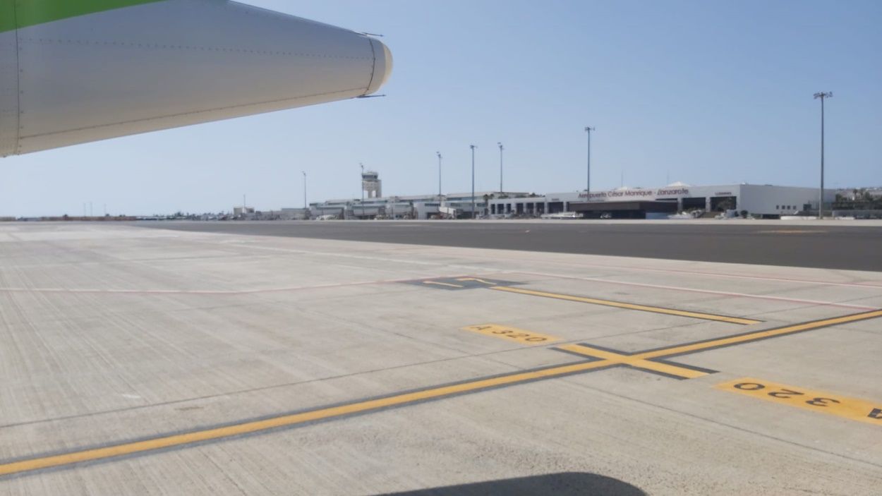 Pista del aeropuerto vacía durante la crisis del coronavirus