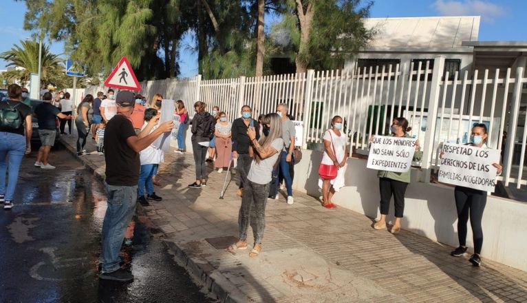 Amigos y personas que se han solidarizado con Ulises y Gloria se han sumado a la protesta