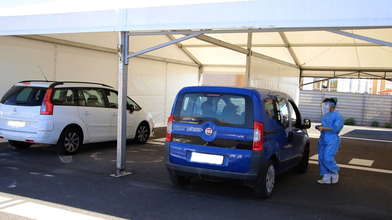 Recogida de muestras para PCR en el Auto Covid del Recinto Ferial de Arrecife Recogida de muestras para PCR en el Auto Covid del Recinto Ferial de Arrecife