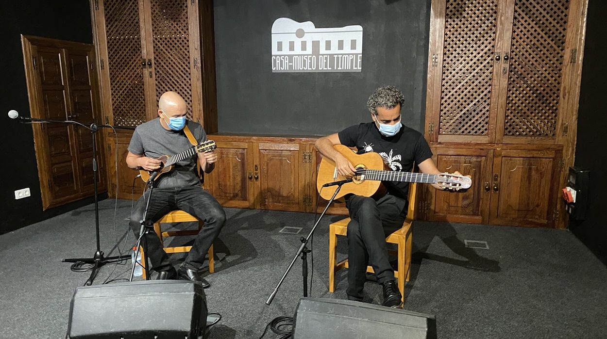 Concierto de Alexis Lemes y Javier Infante en la Casa Museo del Timple