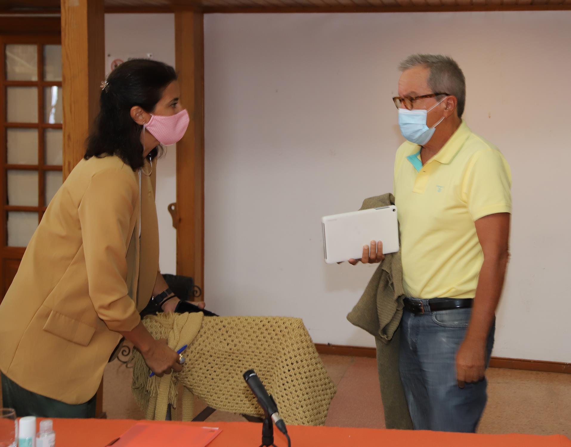 Pleno del Ayuntamiento de Haría sobre el convenio de la Cueva de Los Verdes.