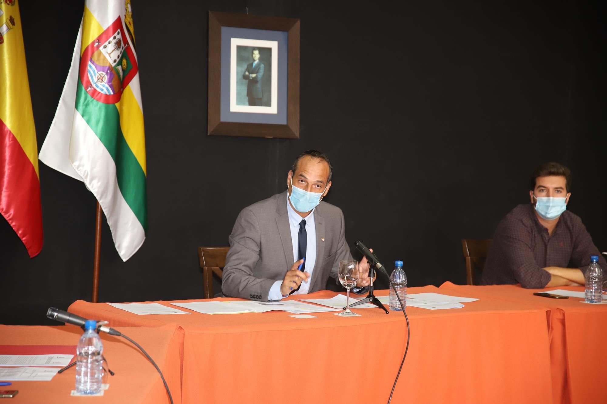 Pleno del Ayuntamiento de Haría sobre el convenio de la Cueva de Los Verdes.