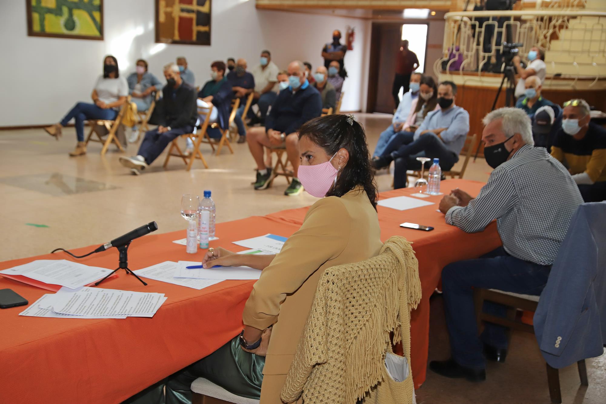 Pleno del Ayuntamiento de Haría sobre el convenio de la Cueva de Los Verdes.