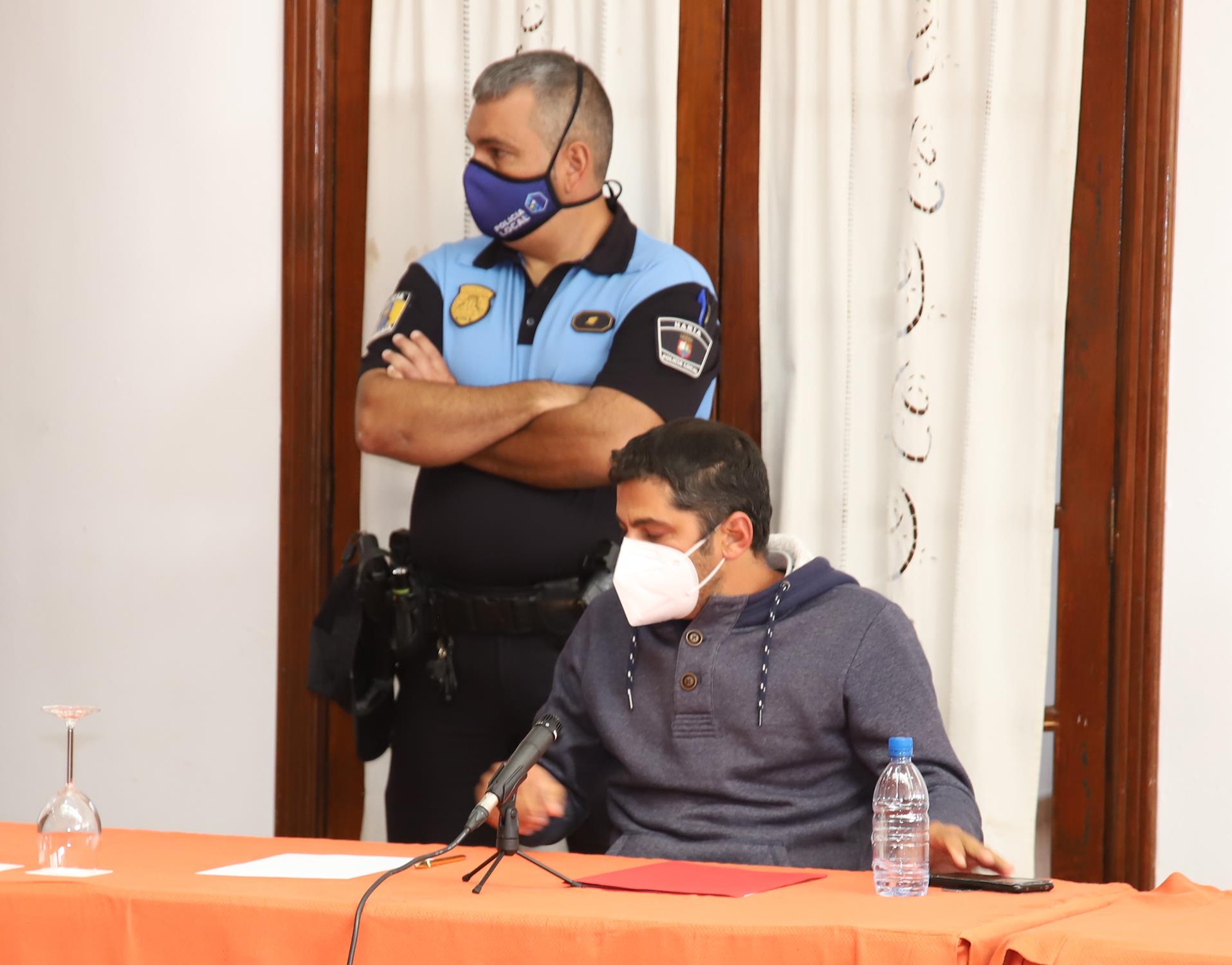 Pleno del Ayuntamiento de Haría sobre el convenio de la Cueva de Los Verdes.