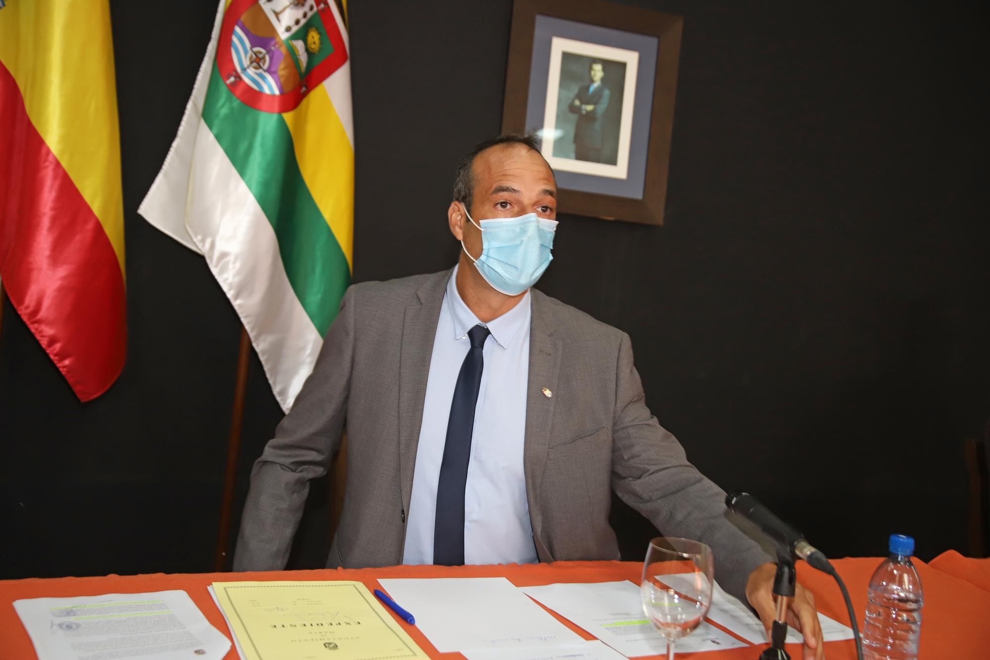 Pleno del Ayuntamiento de Haría sobre el convenio de la Cueva de Los Verdes.
