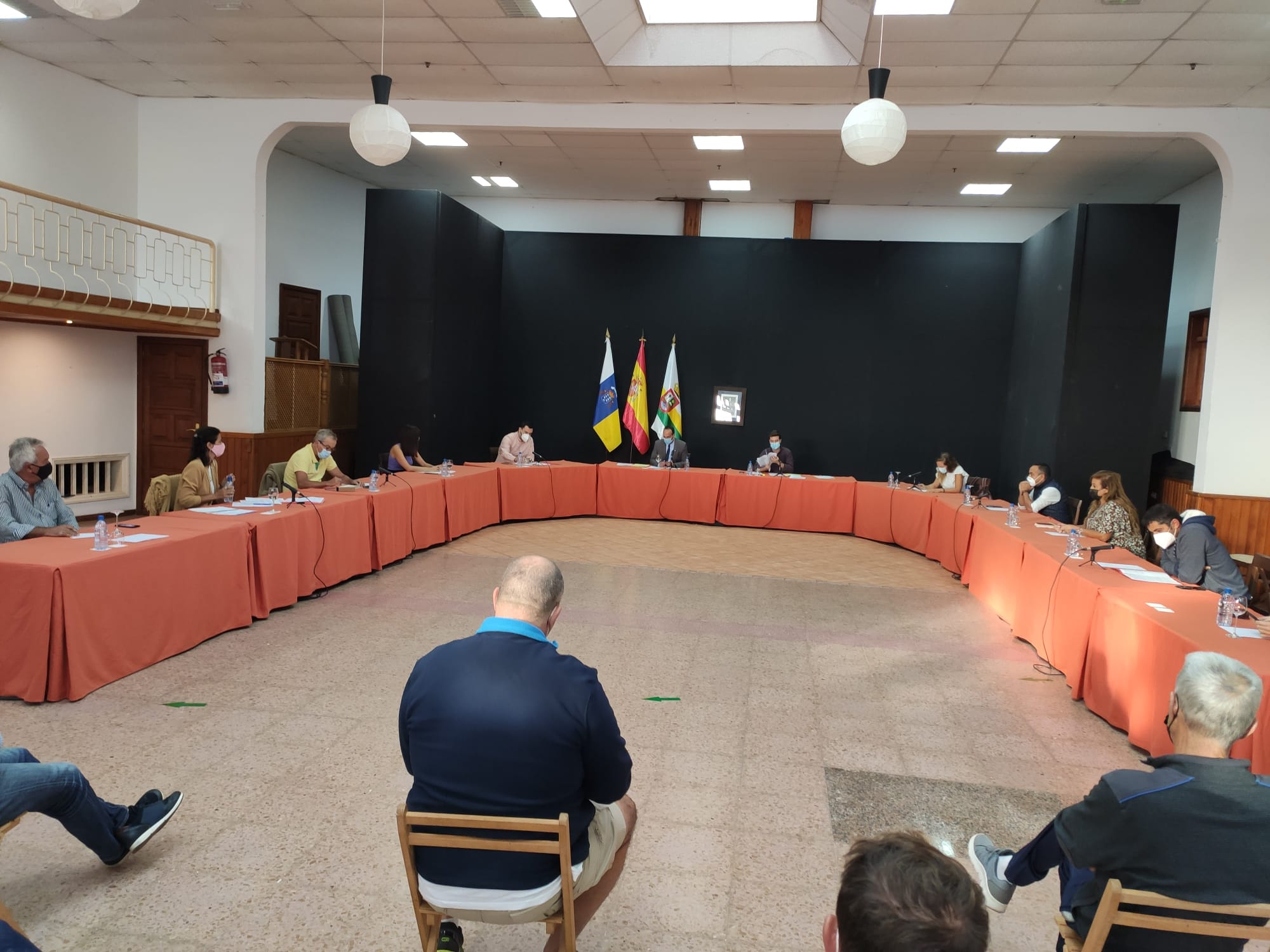 Pleno del Ayuntamiento de Haría sobre el convenio de la Cueva de Los Verdes.